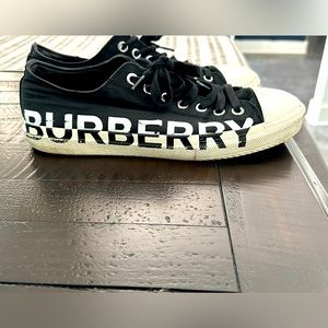 Burberry Men’s Size 11